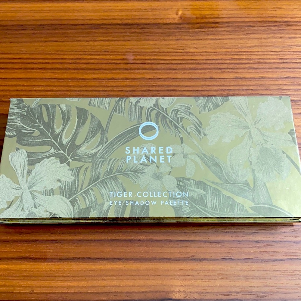 TIGER EYESHADOW PALETTE